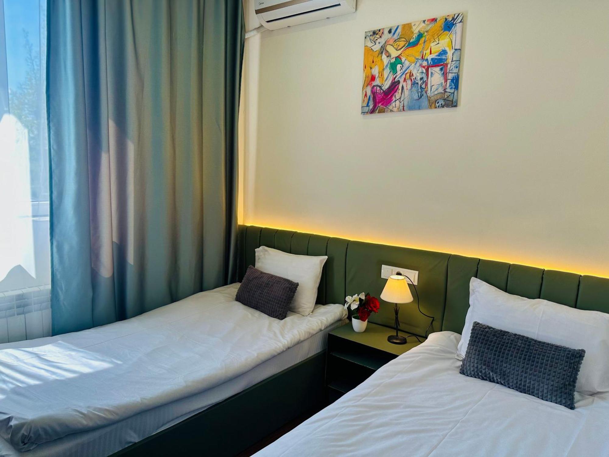 Nava Hotel Єреван Екстер'єр фото